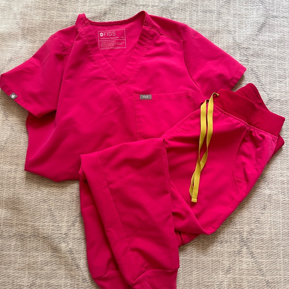 FIGS HOT PINK JOGGER SET-XS